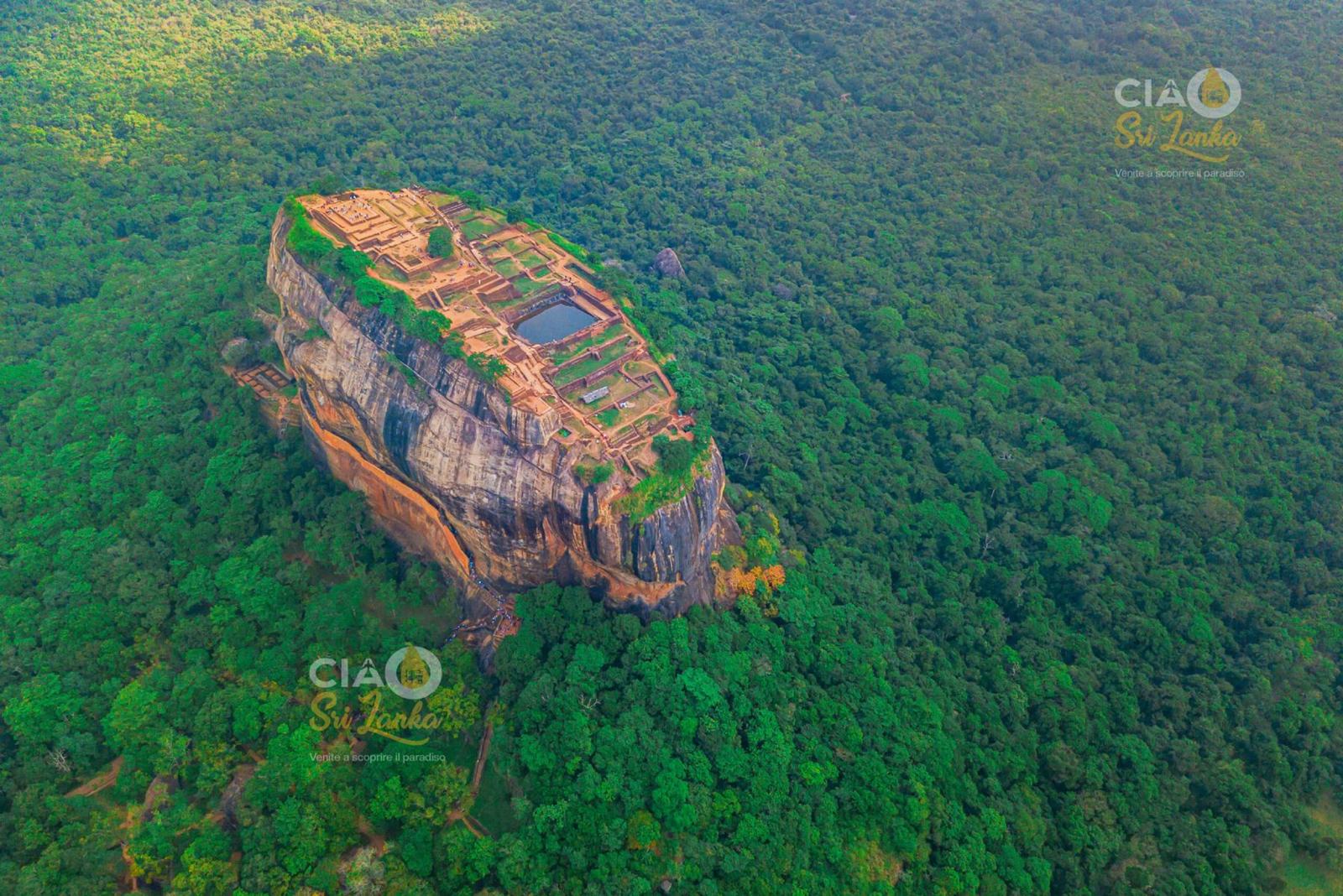 La rocca di Sigiriya vista dall'alto, in mezzo alla giungla dello Sri Lanka